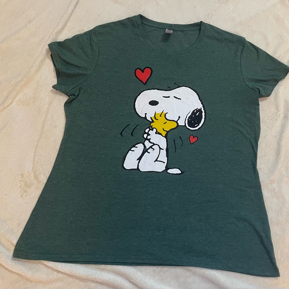 Women's Peanuts Snoopy and Woodstock
Hug  Heart Short Sleeve Graphic T-Shirt XL